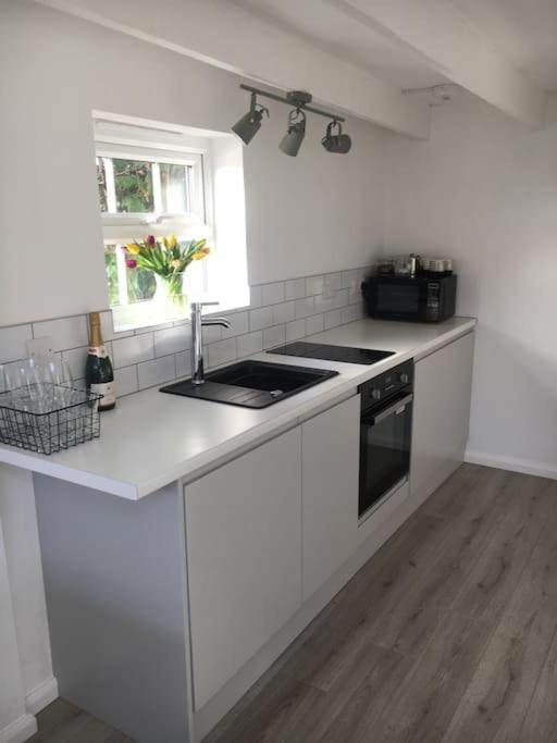 Brighton Boutique Garden Studio With Free Parking מראה חיצוני תמונה
